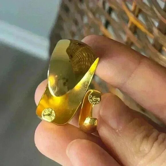 Two Vintage Monet chunky gold hoop earring singles - Picture 5 of 5